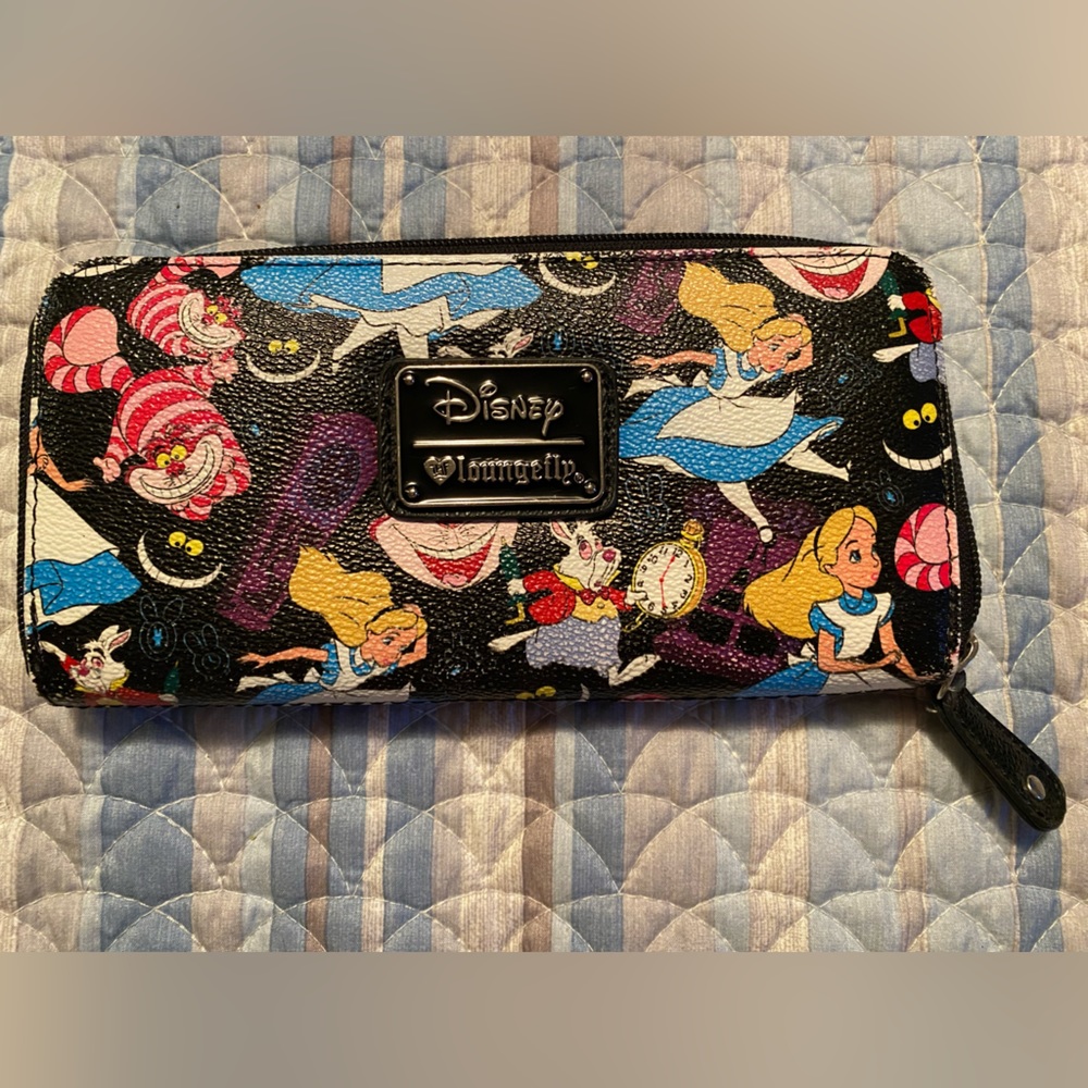 Loungefly Alice in wonderland wallet